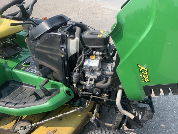 2011 John Deere X724 Garden Tractor