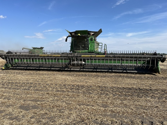 2018 John Deere 645FD Header Combine