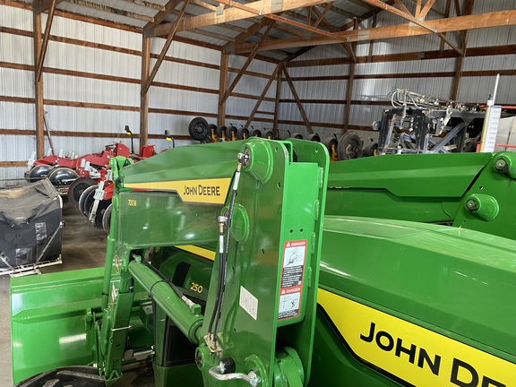 2022 John Deere 700M Loader