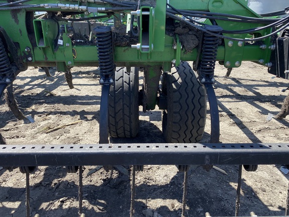 2021 John Deere 2230 Field Cultivator