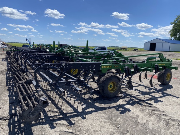 2021 John Deere 2230 Field Cultivator