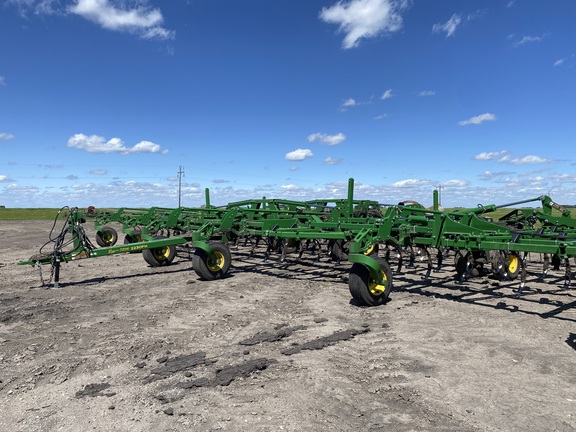 2021 John Deere 2230 Field Cultivator