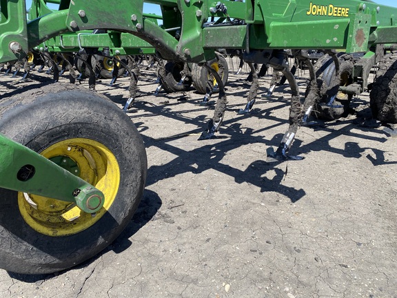 2021 John Deere 2230 Field Cultivator