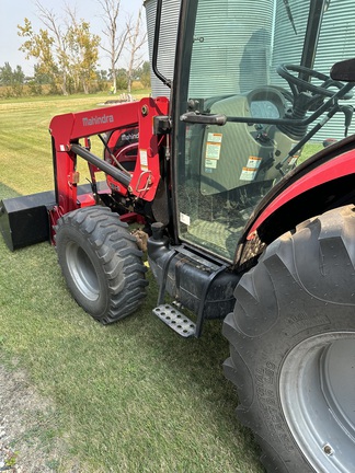 2018 Mahindra 2555 Tractor