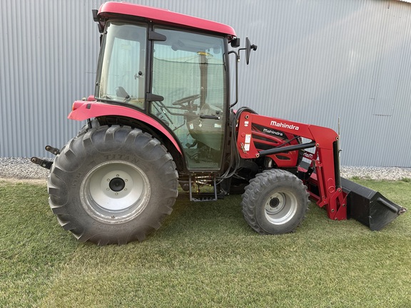 2018 Mahindra 2555 Tractor