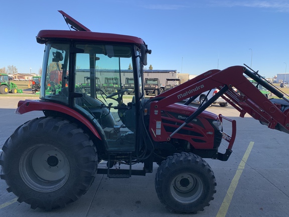 2018 Mahindra 2555 Tractor