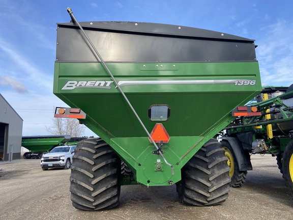 2014 Brent 1396 Grain Cart