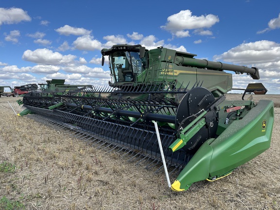 2022 John Deere HD45F Header Combine