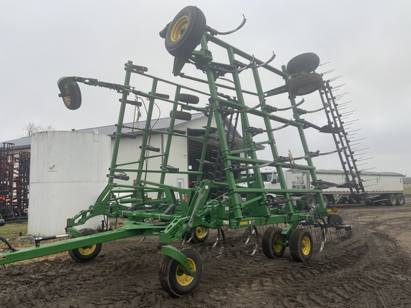 2016 John Deere 2410 Chisel Plow