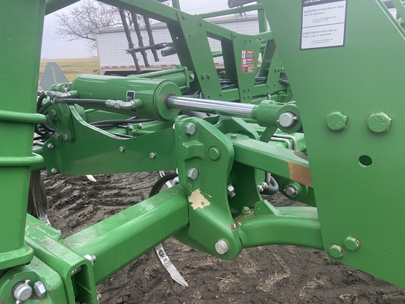 2016 John Deere 2410 Chisel Plow