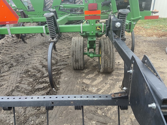 2016 John Deere 2410 Chisel Plow