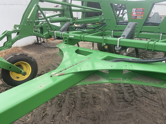 2016 John Deere 2410 Chisel Plow