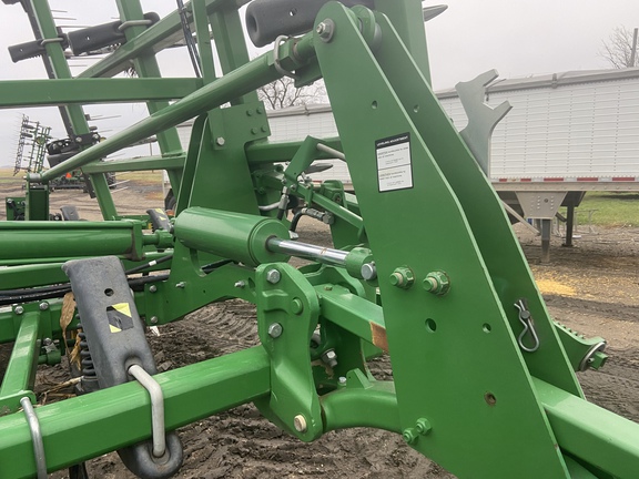 2016 John Deere 2410 Chisel Plow