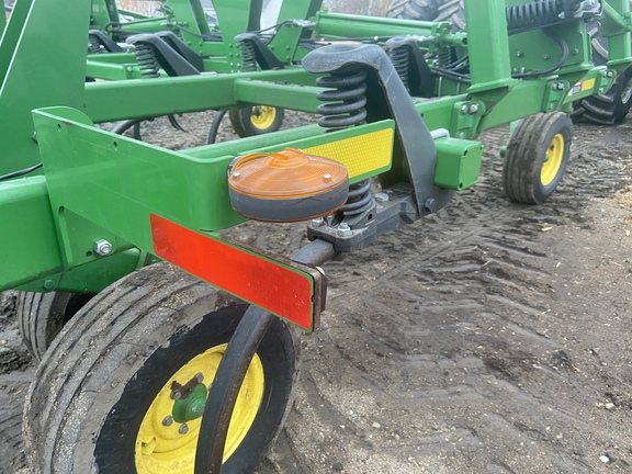 2016 John Deere 2410 Chisel Plow