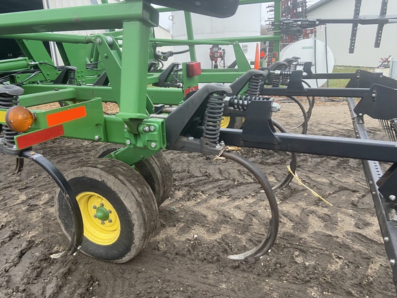 2016 John Deere 2410 Chisel Plow