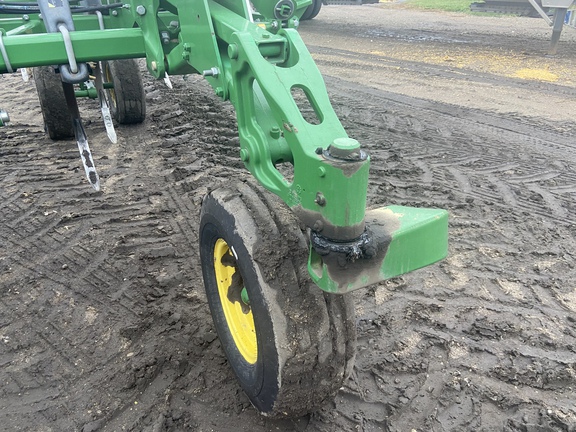 2016 John Deere 2410 Chisel Plow