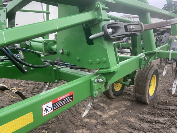 2016 John Deere 2410 Chisel Plow