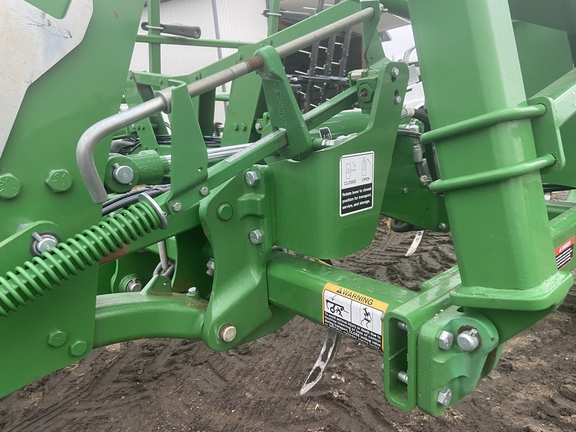 2016 John Deere 2410 Chisel Plow