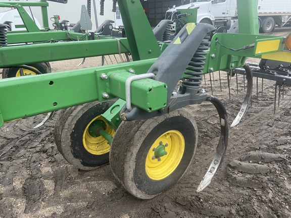 2016 John Deere 2410 Chisel Plow