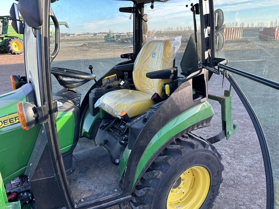 2022 John Deere 2025R Tractor Compact