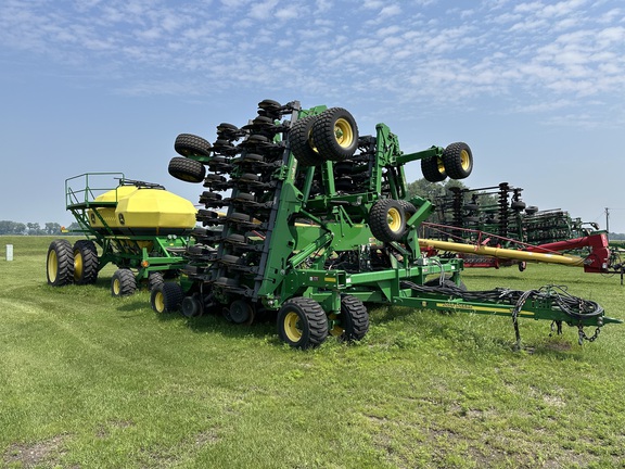 2014 John Deere 1890 Air Seeder