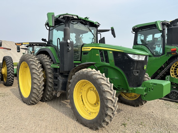 2023 John Deere 7R 250 Tractor