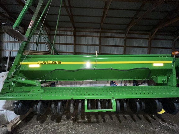 2010 John Deere 455 Drill