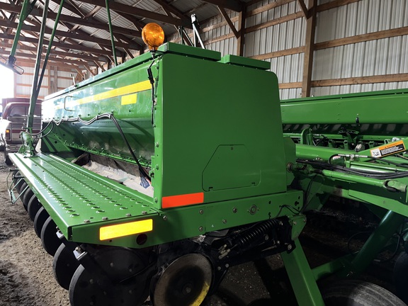 2010 John Deere 455 Drill