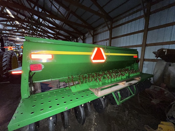 2010 John Deere 455 Drill