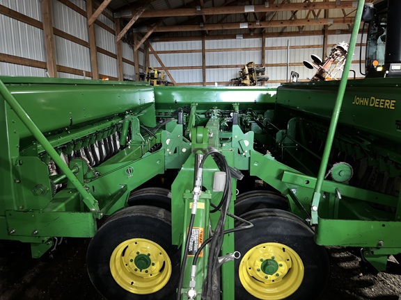 2010 John Deere 455 Drill