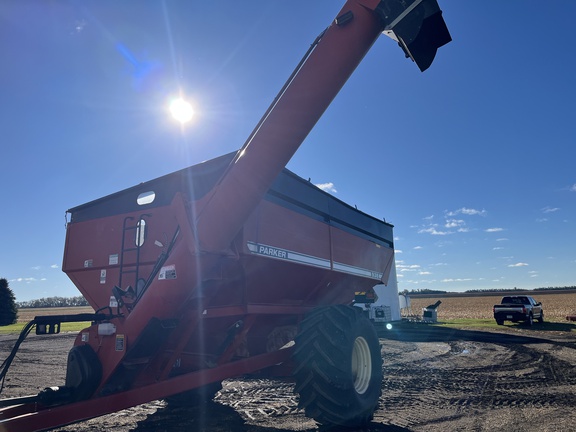 2002 Parker 938 Grain Cart