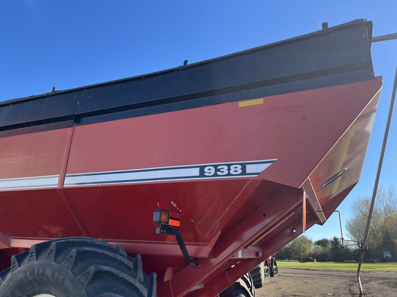 2002 Parker 938 Grain Cart