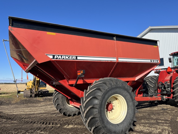 2002 Parker 938 Grain Cart