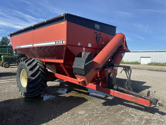 2002 Parker 938 Grain Cart