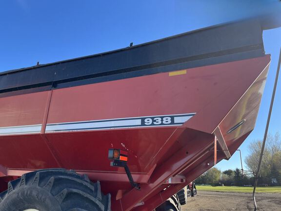 2002 Parker 938 Grain Cart