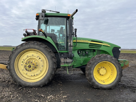 2004 John Deere 7720 Tractor