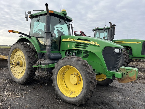 2004 John Deere 7720 Tractor