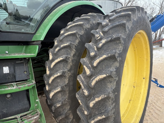 2015 John Deere 7230R Tractor