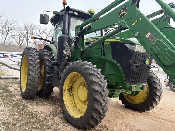 2015 John Deere 7230R Tractor