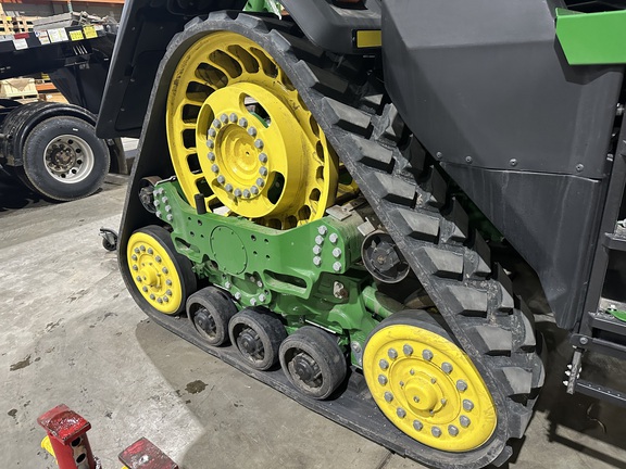 2024 John Deere 8RX 370 Tractor Rubber Track