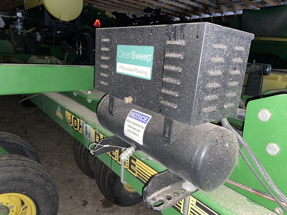 2000 John Deere 1780 Planter