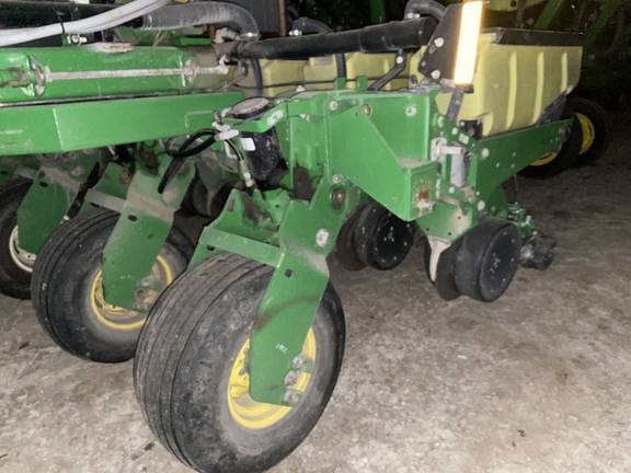 2000 John Deere 1780 Planter