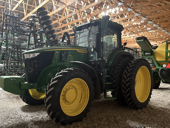 2025 John Deere 7R 250 Tractor