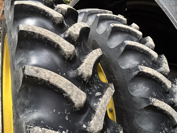 2025 John Deere 7R 250 Tractor