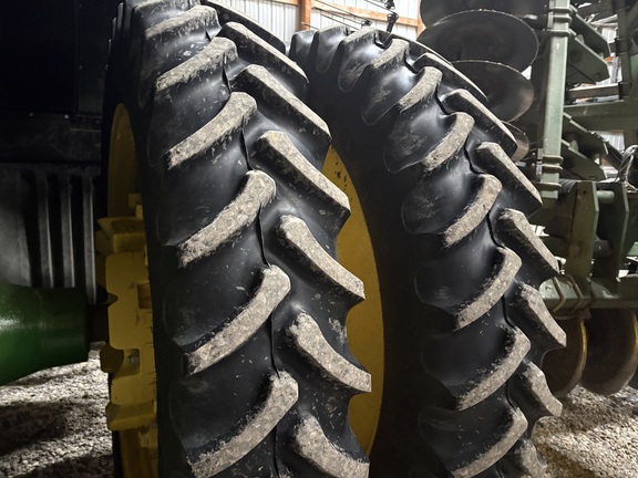 2025 John Deere 7R 250 Tractor