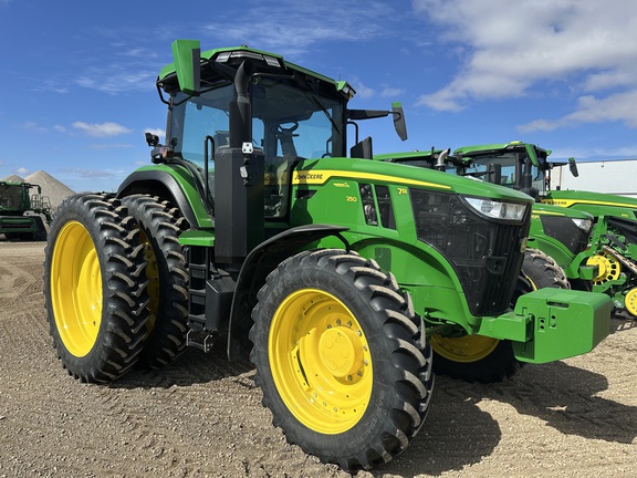 2025 John Deere 7R 250 Tractor