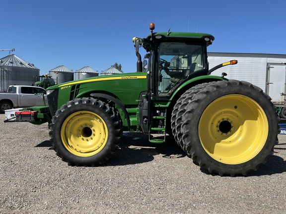 2015 John Deere 8370R Tractor