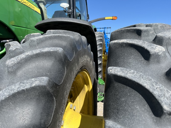 2015 John Deere 8370R Tractor