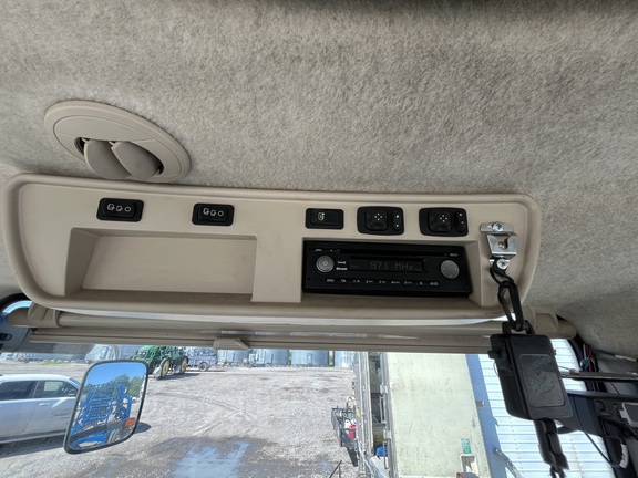 2015 John Deere 8370R Tractor