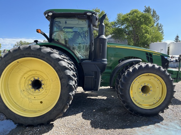 2015 John Deere 8370R Tractor